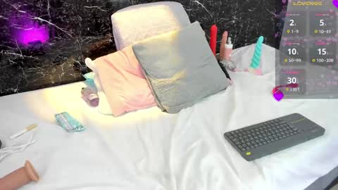 Snapshot of rossi_purple chatting on 02.09.25 ANAHI online show from 02.09.25