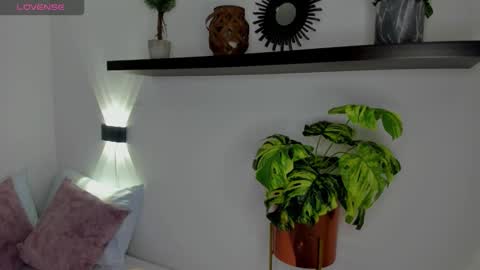 Snapshot of rossie_lanie_ chatting on 01.10.26 rossie_lanie_ online show from 01.10.26