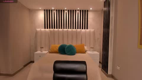 Snapshot of rossirivers chatting on 12.19.25 Rossie Rivers online show from 12.19.25