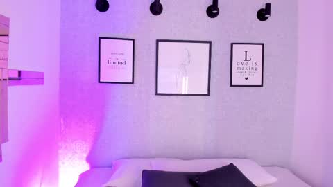 Snapshot of rossvega_ chatting on 09.09.25 Ross online show from 09.09.25