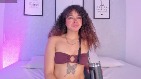 Snapshot of rossvega_ chatting on 09.16.25 Ross online show from 09.16.25