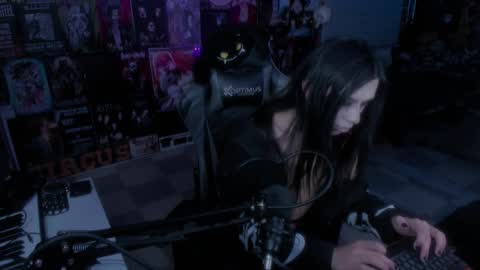 Snapshot of rotten_dreams chatting on 02.11.25 rot online show from 02.11.25