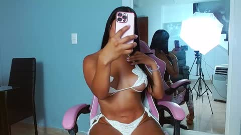 Snapshot of rousebonnett chatting on 02.01.25 ROUSE  online show from 02.01.25