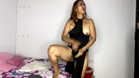 Snapshot of rousemilf4u chatting on 03.01.25 rouse online show from 03.01.25