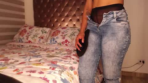 Snapshot of rouss_henao chatting on 12.18.25 Rouss marie henao online show from 12.18.25