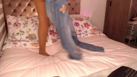 Snapshot of rouss_henao chatting on 12.18.25 Rouss marie henao online show from 12.18.25