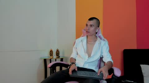 Snapshot of rowancley chatting on 04.19.26 Rowan online show from 04.19.26