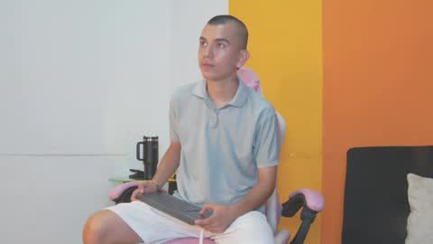 Snapshot of rowancley chatting on 05.05.26 Rowan online show from 05.05.26