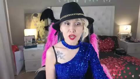 Snapshot of roxalanastar chatting on 06.12.26 Roxalana online show from 06.12.26