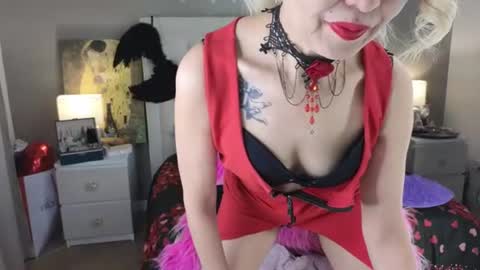 Snapshot of roxalanastar chatting on 06.18.26 Roxalana online show from 06.18.26