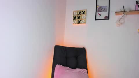 Snapshot of roxan_ne chatting on 10.07.25 Roxx online show from 10.07.25