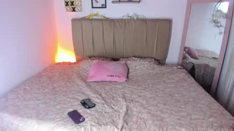 Snapshot of roxan_ne chatting on 10.31.25 Roxx online show from 10.31.25