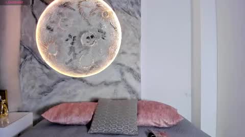 roxanaborns online show from 11.21.25