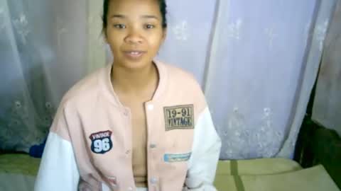 Snapshot of roxanne_98 chatting on 01.22.25 roxanne_98 online show from 01.22.25