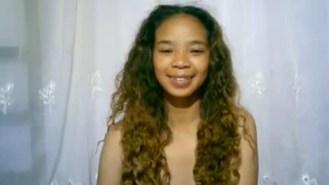 Snapshot of roxanne_98 chatting on 03.04.25 roxanne_98 online show from 03.04.25
