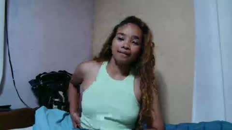 Snapshot of roxanne_98 chatting on 09.20.25 roxanne_98 online show from 09.20.25
