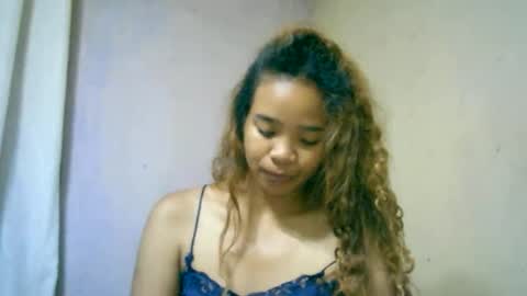 Snapshot of roxanne_98 chatting on 09.29.25 roxanne_98 online show from 09.29.25