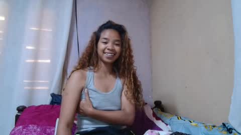 Snapshot of roxanne_98 chatting on 10.08.25 roxanne_98 online show from 10.08.25