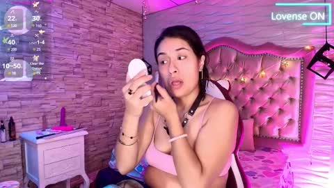 roxanne_han online show from 12.21.25