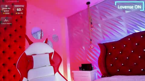 roxanne_han online show from 04.30.26