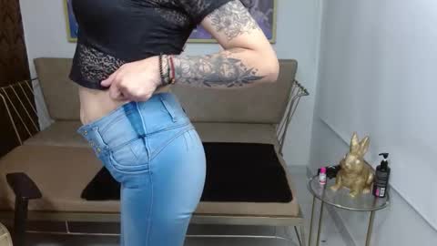 Roxanne online show from 11.04.25