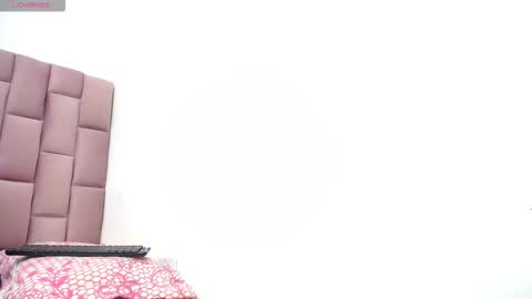 Snapshot of roxannehott chatting on 03.12.26 ross brown online show from 03.12.26