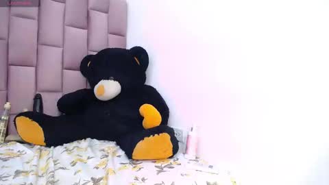 Snapshot of roxannehott chatting on 03.20.26 ross brown online show from 03.20.26