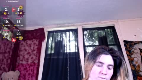 Snapshot of roxanneroulette chatting on 06.15.26 Silver online show from 06.15.26