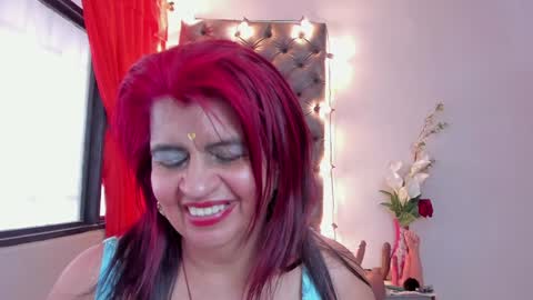 Snapshot of roxettemature chatting on 01.25.25 RoxetteMature online show from 01.25.25