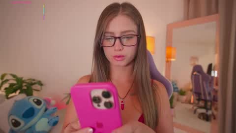 Snapshot of roxie_gates chatting on 06.02.26 R O X I E online show from 06.02.26