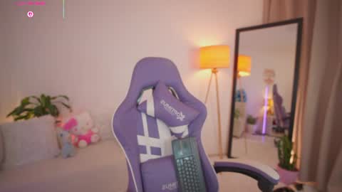 Snapshot of roxie_gates chatting on 06.22.26 R O X I E online show from 06.22.26