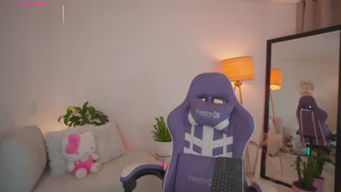 R O X I E  online show from 07.04.26