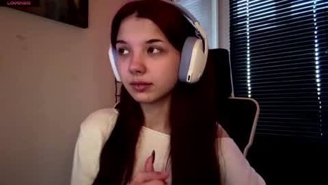Snapshot of roxiepiurkowski chatting on 04.18.26 Hana online show from 04.18.26