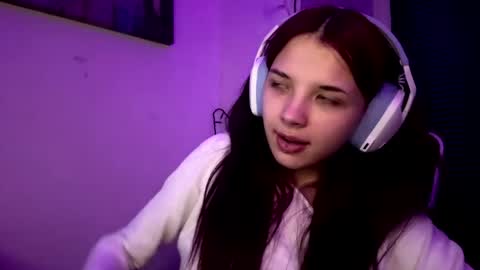 Snapshot of roxiepiurkowski chatting on 04.18.26 Hana online show from 04.18.26