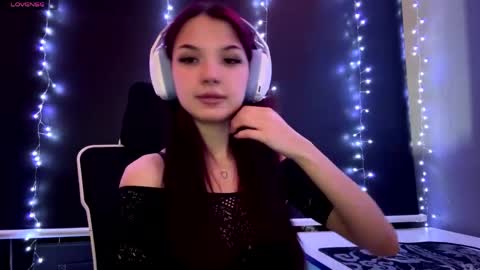 Snapshot of roxiepiurkowski chatting on 05.18.26 Hana online show from 05.18.26