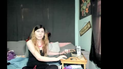 roxihazeleyes online show from 04.28.26