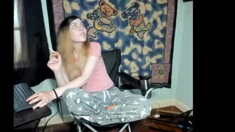 Snapshot of roxihazeleyes chatting on 06.24.26 roxihazeleyes online show from 06.24.26
