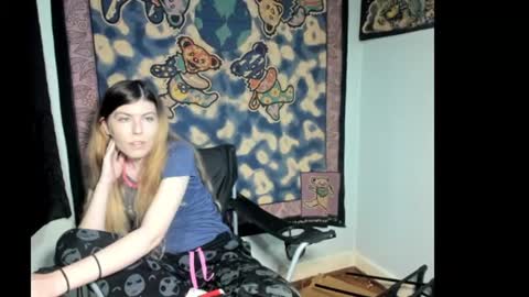 Snapshot of roxihazeleyes chatting on 06.29.26 roxihazeleyes online show from 06.29.26