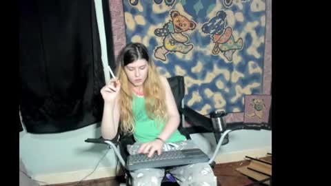 Snapshot of roxihazeleyes chatting on 07.08.26 roxihazeleyes online show from 07.08.26
