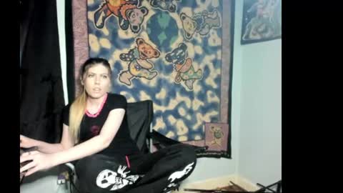 Snapshot of roxihazeleyes chatting on 07.17.26 roxihazeleyes online show from 07.17.26