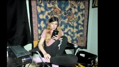 Snapshot of roxihazeleyes chatting on 07.23.26 roxihazeleyes online show from 07.23.26