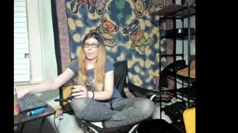 Snapshot of roxihazeleyes chatting on 08.06.26 roxihazeleyes online show from 08.06.26