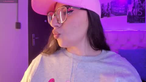 Snapshot of roxxanne_bail chatting on 02.12.26 Roxanne Bail online show from 02.12.26