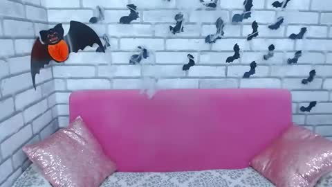 Snapshot of roxy_luxe chatting on 10.23.25 roxy_luxe online show from 10.23.25