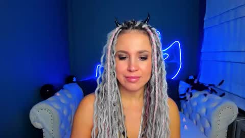 Snapshot of roxy_mars chatting on 11.01.25 Roxy online show from 11.01.25