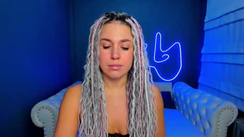 Snapshot of roxy_mars chatting on 11.08.25 Roxy online show from 11.08.25