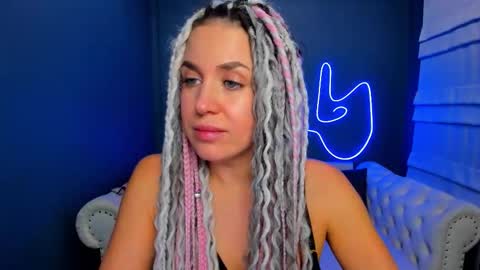 Snapshot of roxy_mars chatting on 11.22.25 Roxy online show from 11.22.25