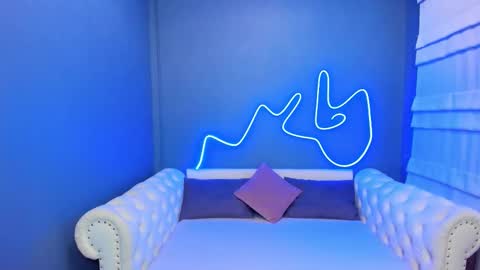 Snapshot of roxy_mars chatting on 11.23.25 Roxy online show from 11.23.25