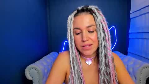 Snapshot of roxy_mars chatting on 11.28.25 Roxy online show from 11.28.25