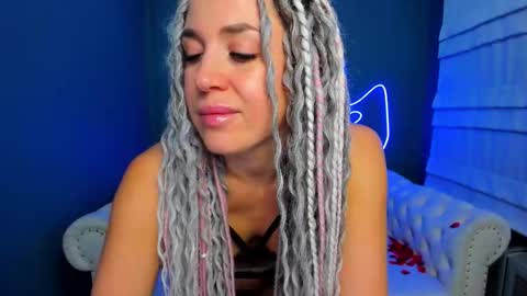 Snapshot of roxy_mars chatting on 12.05.25 Roxy online show from 12.05.25